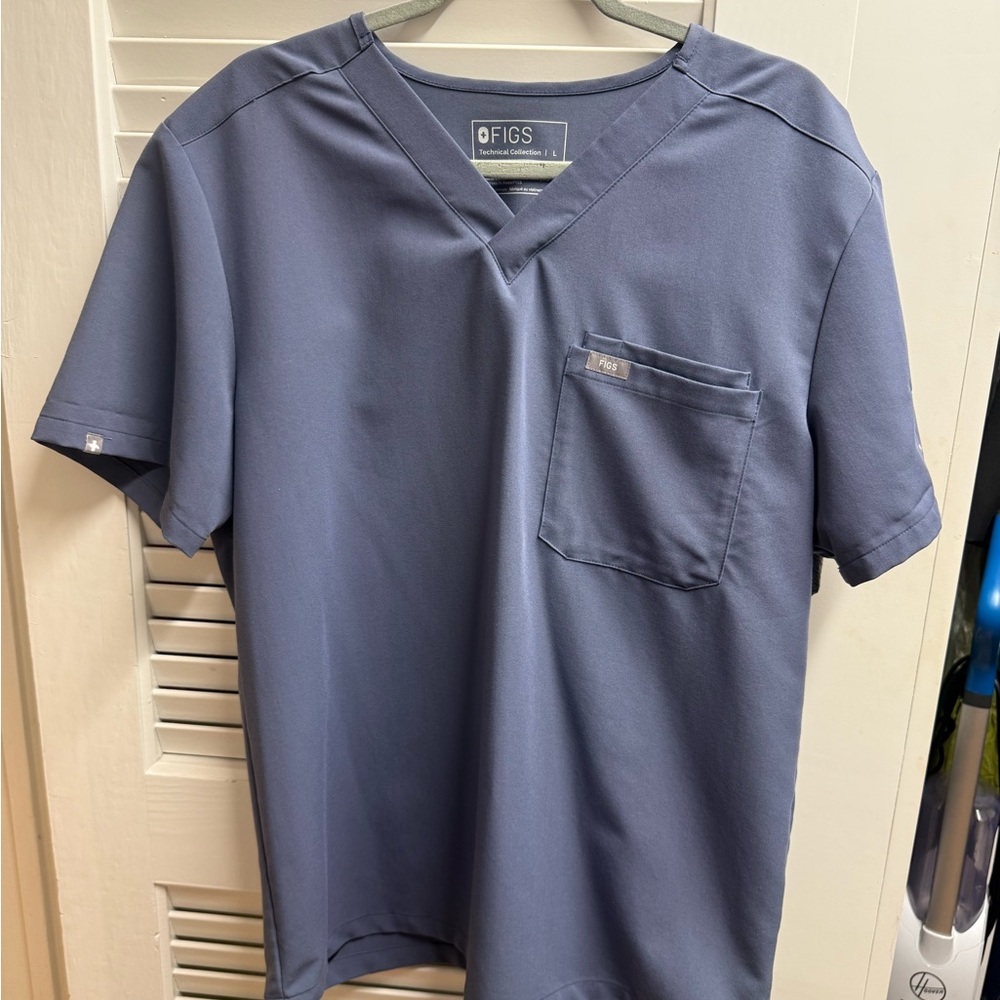 Figs Men's Short Sleeve V-Neck scrub Top Sky Blue